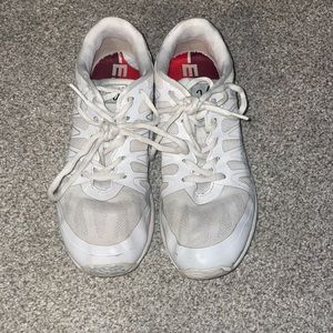 varsity brand white cheer shoes size 5.5